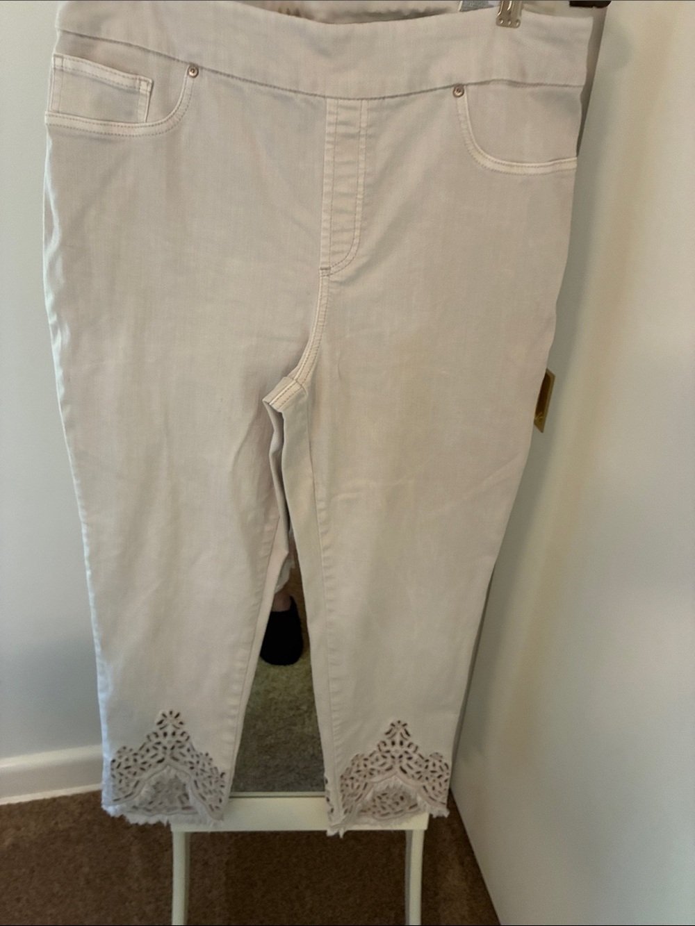 Chico's Straight Leg Jeans in Light Cream with Lace Trim Size 2.5